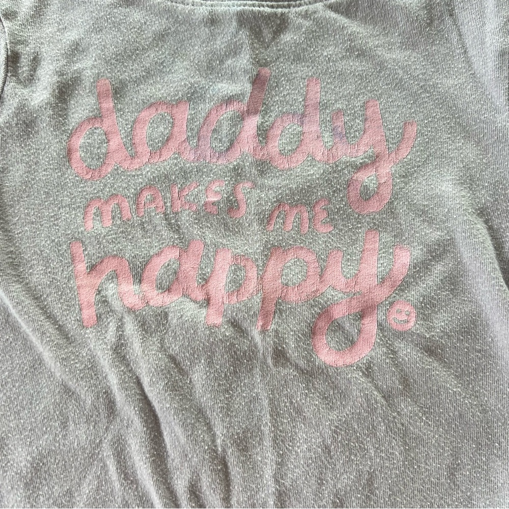 Old Navy Toddler Kids Lavender Graphic Tee w/ Pink Script Daddy Makes Me Happy - Picture 4 of 6